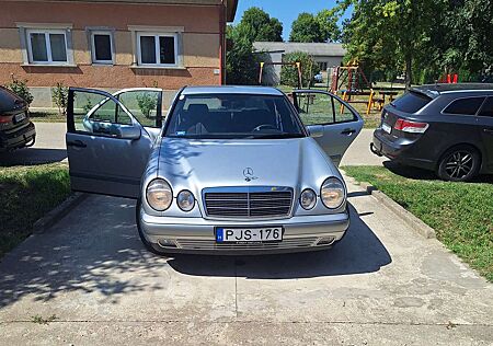 Mercedes-Benz E 220 D Elegance