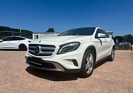 Mercedes-Benz GLA 200 CDI *HU NEU*1 HAND*PANORAMA*