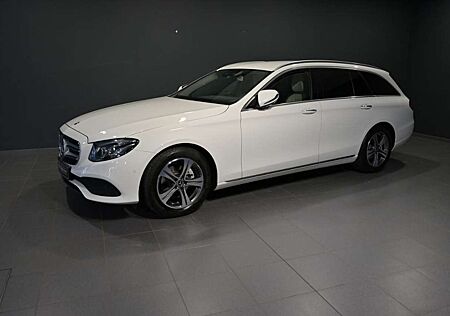Mercedes-Benz E 220 d T HUD Navi ACC KeyLess PDC SHZ LM LED