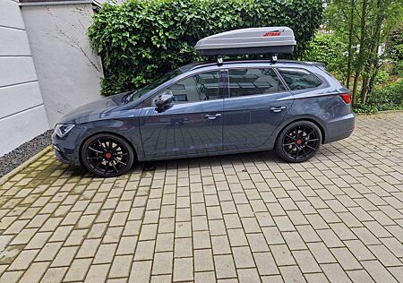 Seat Leon ST Cupra 300 4 Drive vollausstattung