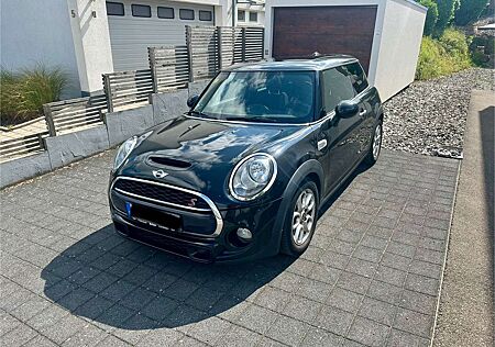 Mini Cooper S JCW Ausstattungslinie & Scheckheftgepflegt