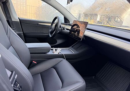 Tesla Model Y RWD