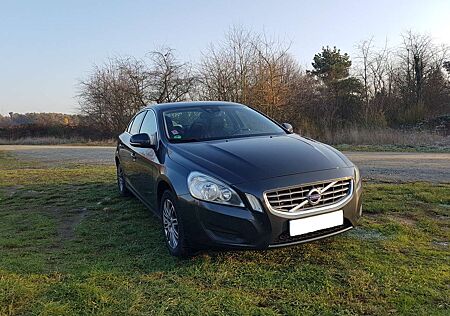 Volvo S60 Momentum D3