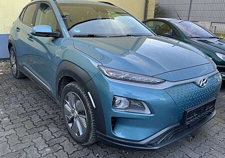 Hyundai Kona Style ACC Voll-LED Wärmepumpe R.Cam SHZ PDC