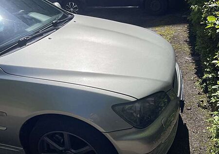 Lexus IS 200