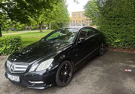 Mercedes-Benz E 350 Mercedes E Klasse Coupe c207 350CDI AMG Line