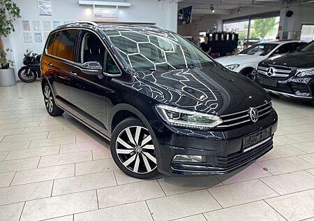 VW Touran Volkswagen 2.0 TDI Highline Massagesitz Pano RueFaKa Navi SHG