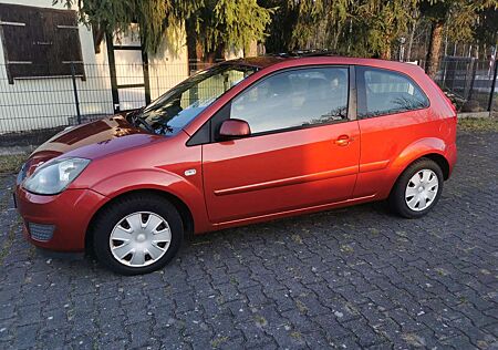 Ford Fiesta 1.4 Automatik Klima Glasdach sehr gepflegt