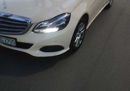 Mercedes-Benz E 200 BlueTEC 7G-TRONIC