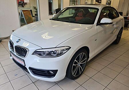 BMW 220 i Coupe Sport Line / NAVI / PDC / 1. Hand