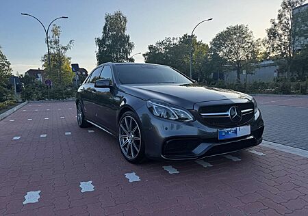 Mercedes-Benz E 63 AMG 4Matic 360/massage/Distr+/schiebed.