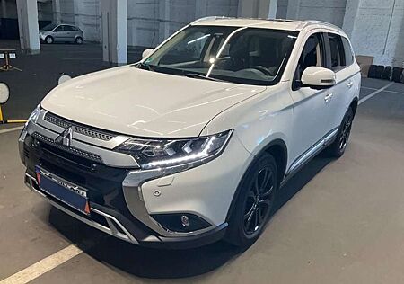 Mitsubishi Outlander TOP 2.0 7Sitze*4WD*CVT*Leder*Dach