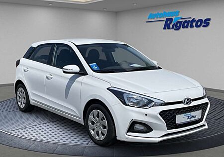 Hyundai i20 1.2 Select Klimaanlage, Einparkhilfe