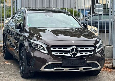 Mercedes-Benz GLA 250 URBAN/PanoD/360° Navi/LED/ Memory