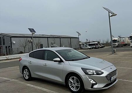 Ford Focus 1.0 EcoBoost Start-Stop-System/Apple CarPlay