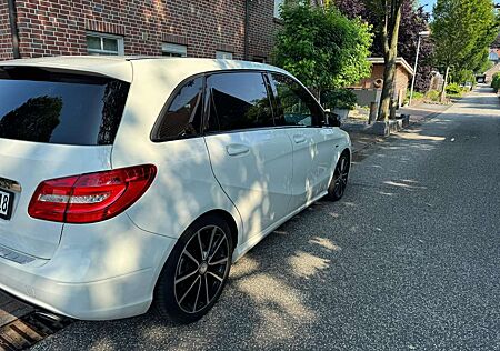 Mercedes-Benz B 180 CDI BlueEFFICIENCY EDITION 1