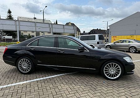 Mercedes-Benz S 350 (221.056)