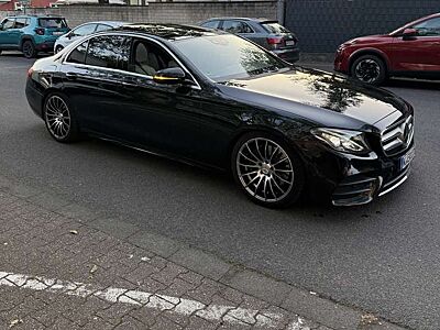 Mercedes-Benz E 220 Amg Line *Top Zustand