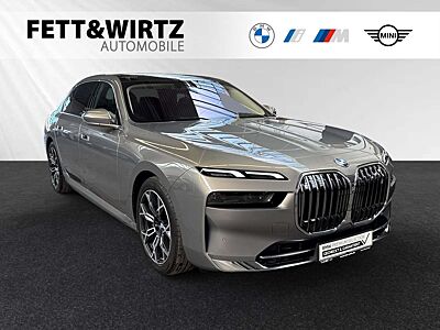 BMW i7 eDrive50 TV-Fond-Entertainment|SkyLounge