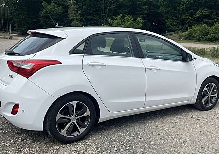 Hyundai i30 mit TÜV bis 11/2027, Automatik, tolles Auto