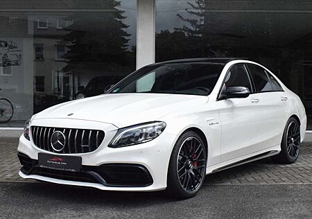 Mercedes-Benz C 63 AMG S DRIVER"S PACKAGE! PERF. SPORTABGAS! NIGHT! PANO!