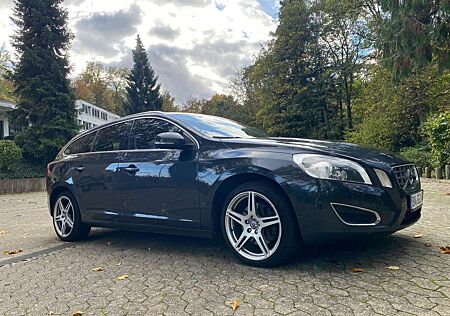 Volvo V60 D5 Geartronic Summum