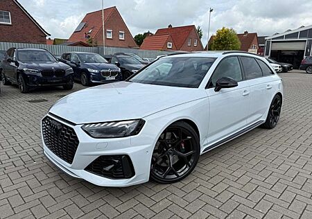 Audi RS4 COMPETITION PLUS Pano. B&O Carbon Ext. Schalensitz