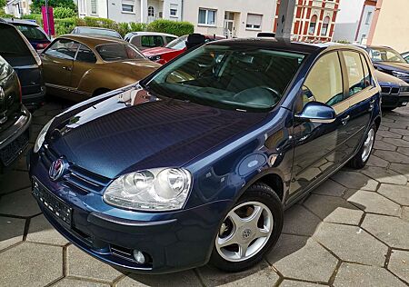 VW Golf Volkswagen 2,0 16V FSI Comfortline 4-tür.
