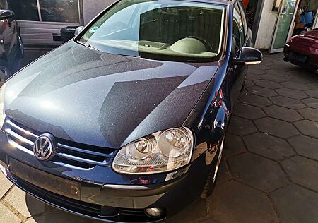 VW Golf Volkswagen 2,0 16V FSI Comfortline 4-tür.