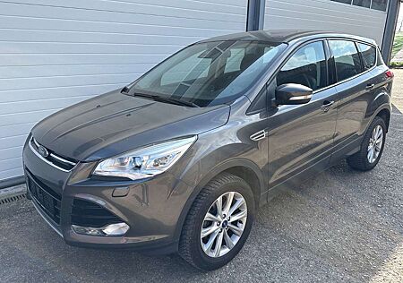 Ford Kuga Titanium, ACC,Xenon,Kamera,1.Hand, wenig KM