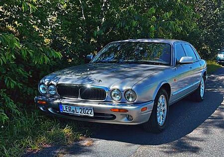 Jaguar XJ8