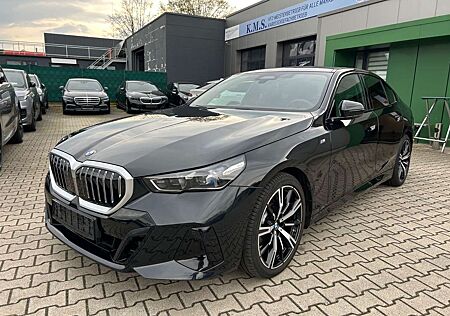 BMW 520 xDr M Sport -HUD-ACC-Pano-BelüSitz-Memo-360K