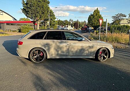 Audi RS4 Avant S tronic