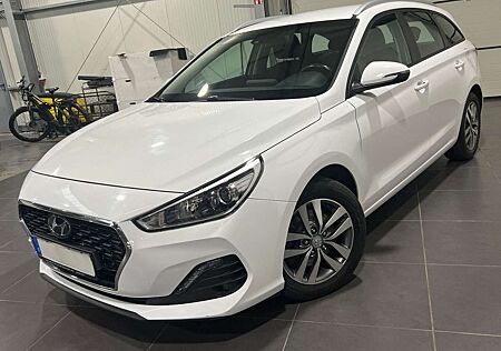 Hyundai i30 1.6 CRDi cw **Navi*Kamera*SHZ*PDC*Temp**