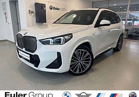 BMW iX1 30 M-Sport Sommer20'' Pano ParkAss+ AHK ICONIC Ad-