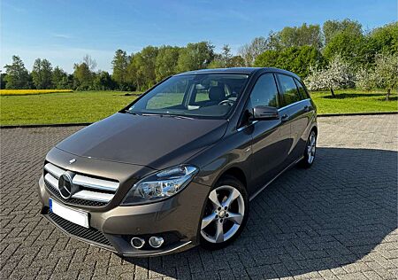 Mercedes-Benz B 180 CDI (BlueEFFICIENCY)7G-DCT Navi/SHZ/AHK/RFK/Kamera