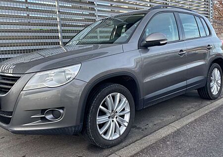 VW Tiguan Volkswagen -AHK-Allrad-Klimaautomat-TÜV NEU -Garantie