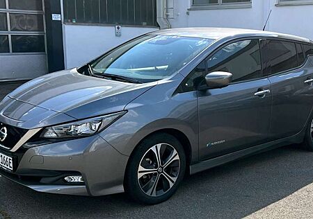 Nissan Leaf 40 kWh N-Connecta Plus LED Scheinwerfer