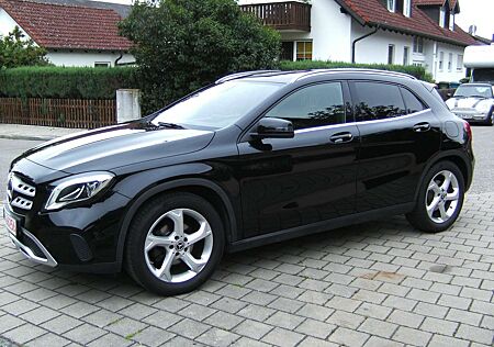 Mercedes-Benz GLA 180 AHK Navi Rück-Kam. El. Heckklappe DBA