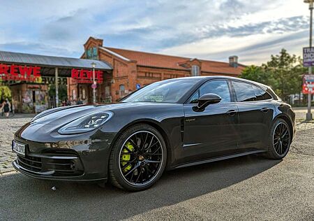 Porsche Panamera 4 E-Hybrid