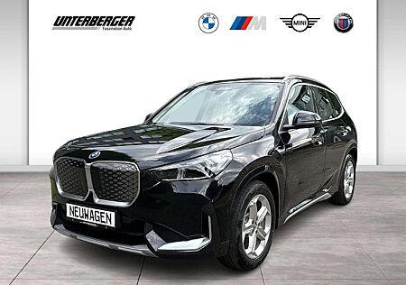 BMW iX1 xDrive30 xLine DAB LED RFK Shz PDC