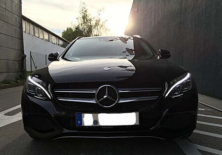 Mercedes-Benz C 180 Avantgarde T-Modell PANO / HUD / ILS / Keyless-Go