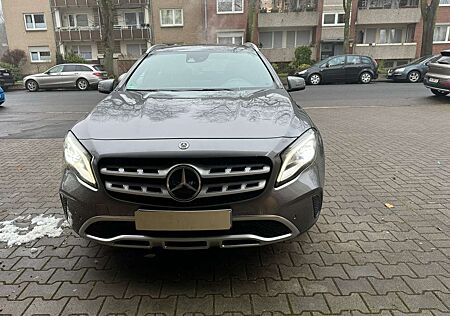 Mercedes-Benz GLA 180 7G-DCT Urban