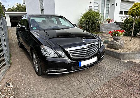 Mercedes-Benz E 200 E-220 CDI DPF BlueEFFICIENCY 7G-TRONIC Elegance