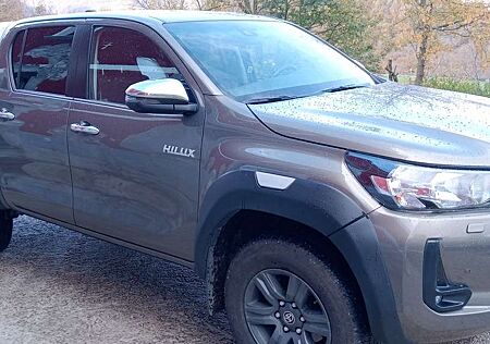 Toyota Hilux 2.4 d-4d double cab Lounge auto