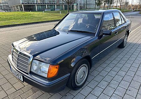 Mercedes-Benz 200 W 124 + E + Automatik + Limousine + 2.Hand