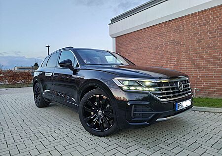 VW Touareg Volkswagen R-Line | Night Vision | Softclose | Massage | Allradlenkung | Dynaudio | Pano | Matrix | Standheiz. | AHK | HUD | Keyless