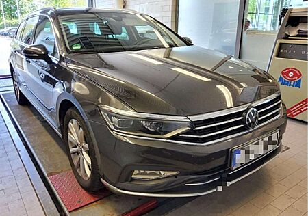 VW Passat Volkswagen Variant 2.0 TDI DSG Elegance - MATRIX