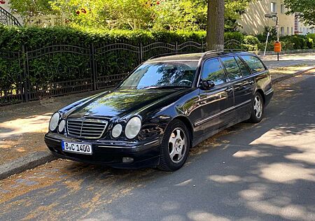 Mercedes-Benz E 280 T Avantgarde 4-Matic