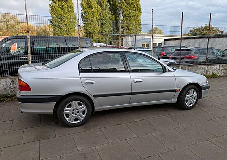 Toyota Avensis 1.8 linea terra